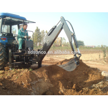 Excavatrice de rétrocaveuse montée sur le tracteur